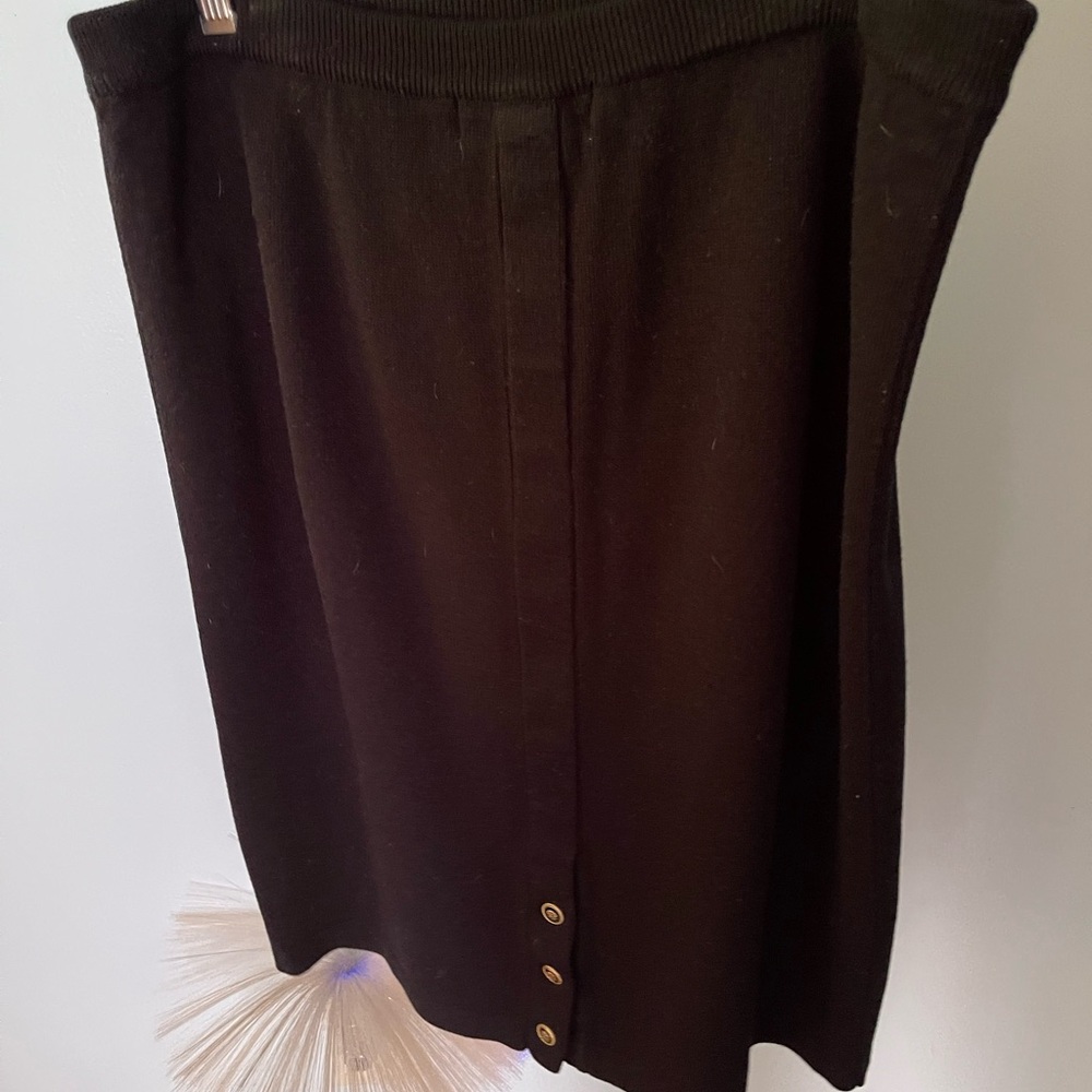 Elegant Black Skirt with 3 gold buttons at the bottom.  Size Large - Picture 3 of 6